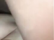 Mooie vrouw met krullend blond haar met haar poesje gelikt door echtgenoot Mooie vrouw met krullend blond haar met haar poesje gelikt door echtgenoot
