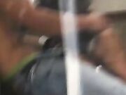 Amateur meisje gebruikt een kussen om een orgasme te bereiken Amateur meisje gebruikt een kussen om een orgasme te bereiken