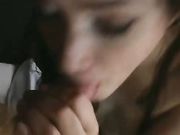 Hete brunette doet in het geheim sex met haar zwarte minnaar Hete brunette doet in het geheim sex met haar zwarte minnaar